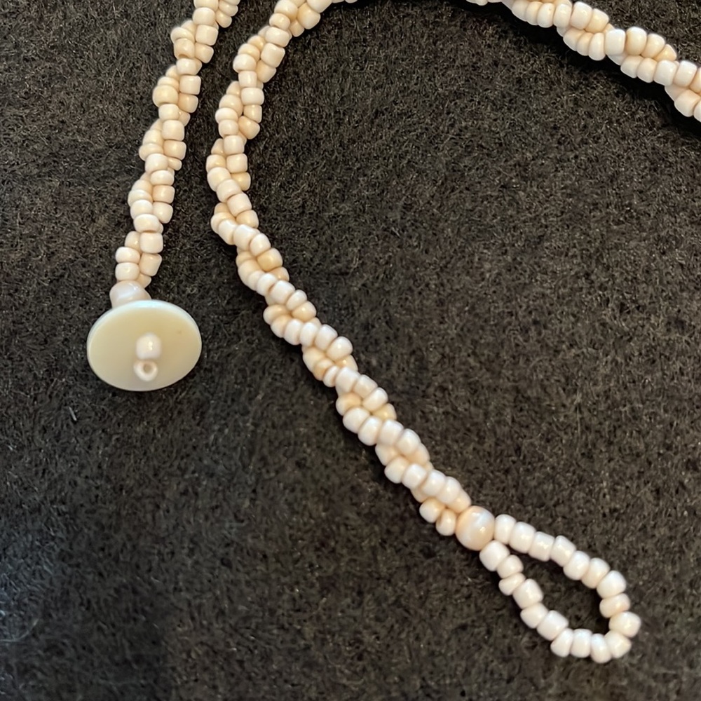 Beautiful Shell Necklace - Picture 3 of 5